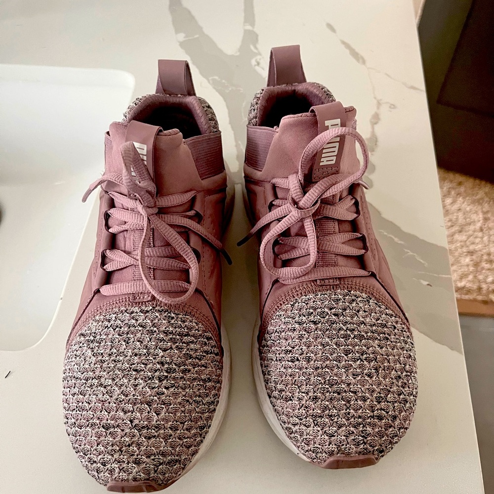 New balance , ladies, running shoe, memory foam, only used a few times x